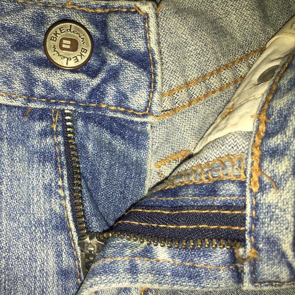 BKE Rare Style Distressed Denim Shorts - Picture 9 of 11